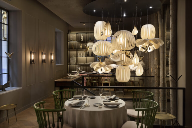 Large-scale decorative lighting in a restaurant